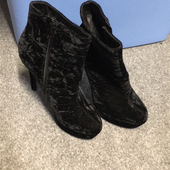 Shoedazzle Black Velvet Heeled Boots size 7.5 - Picture 2 of 7